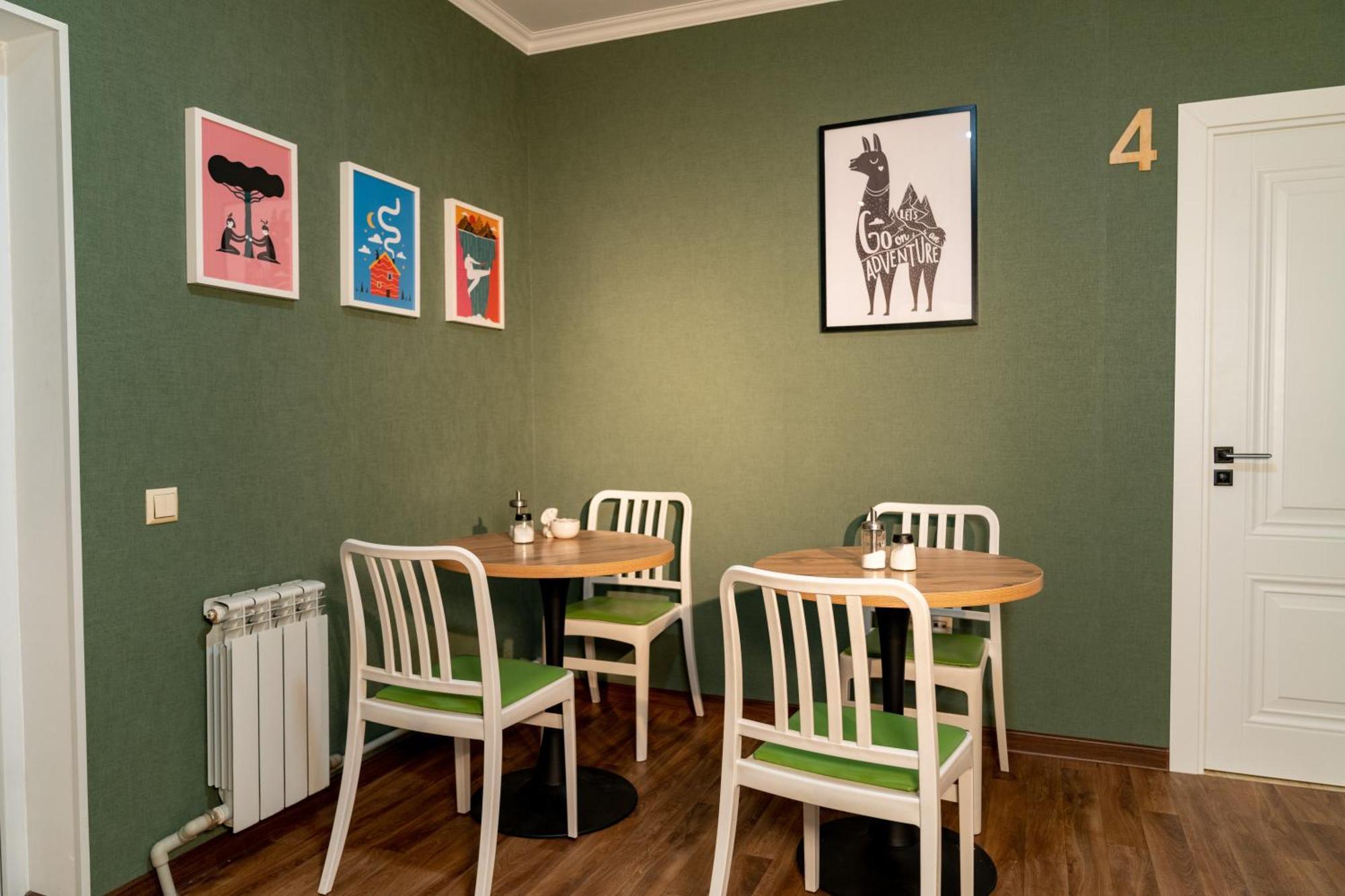 Evergreen Hostel Almaty Esterno foto